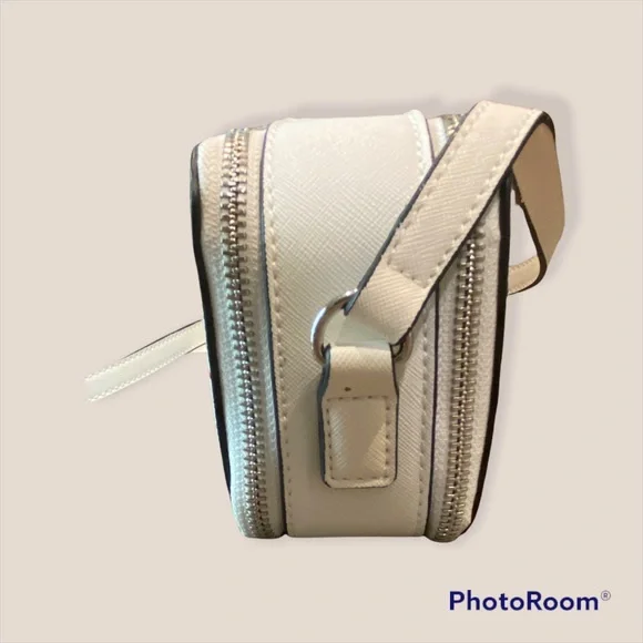Guess camera crossbody bag - Picture 7 of 10